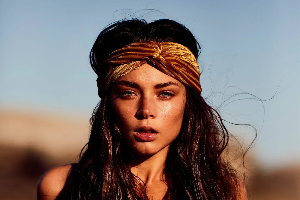 6 façons tendance de mettre un bandeau dans les cheveux
