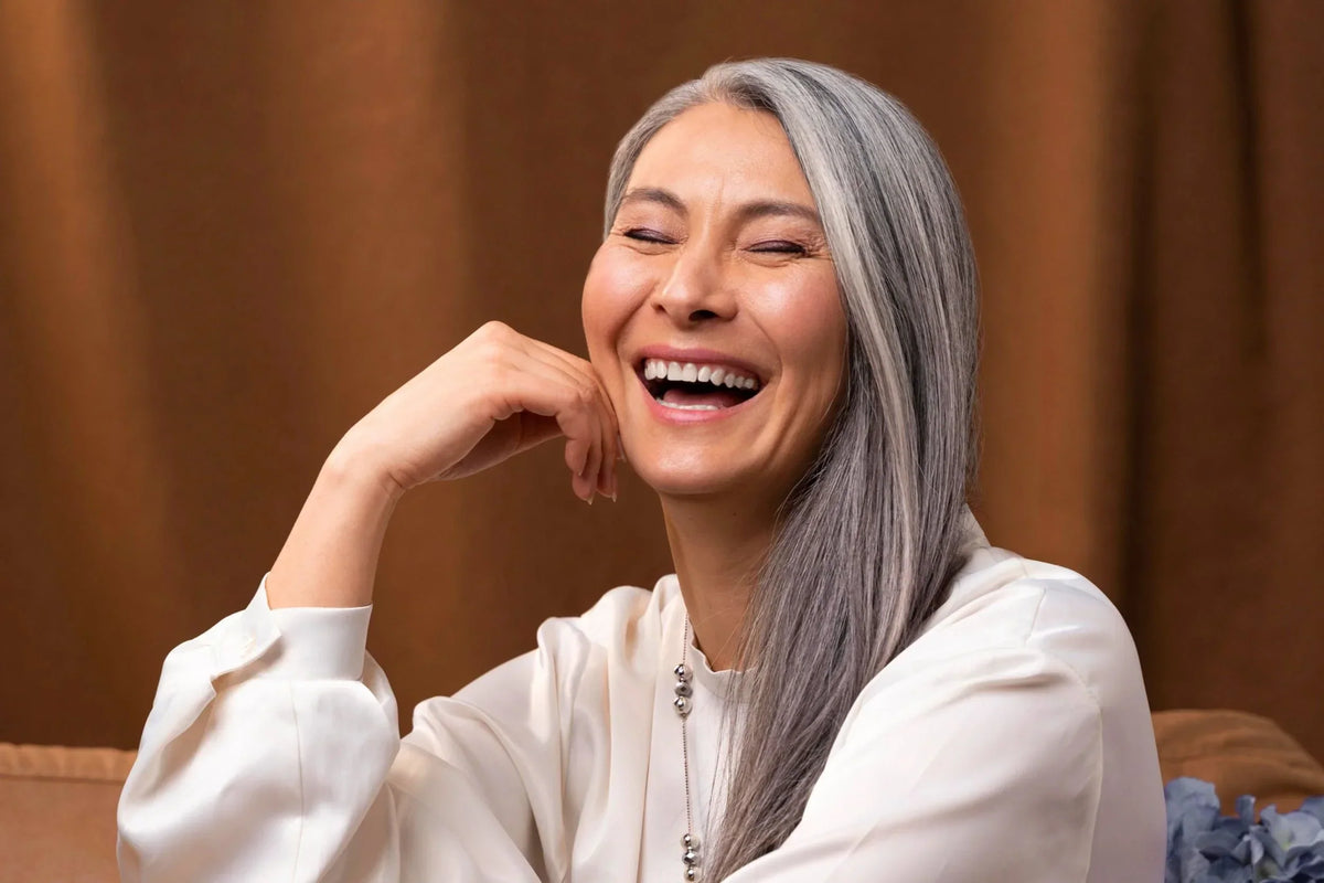 Balayage sur cheveux blancs : conseils et idées de votre coiffeur pour sublimer votre chevelure