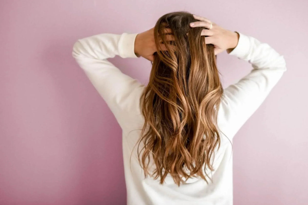 Cheveux bruns : quelle couleur de balayage choisir ?
