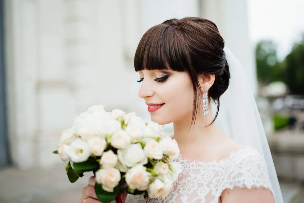 Coiffure de mariage avec frange : idées et tendances