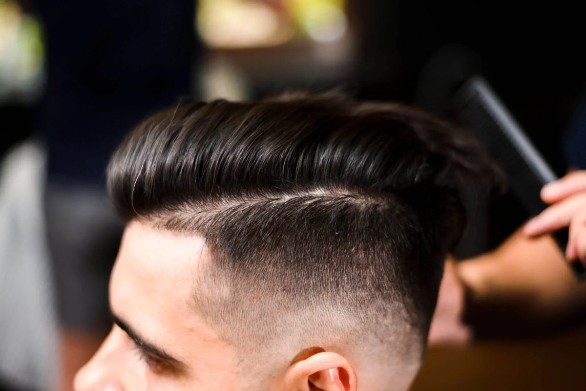 Coiffure tendance homme : comment faire un trait dans les cheveux ?