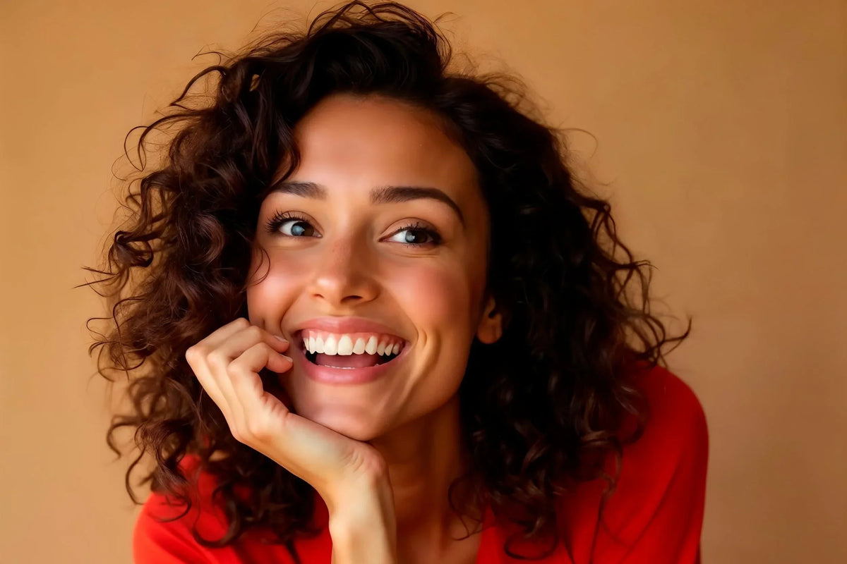 Coupe de cheveux bouclés pour femme : 4 idées à adopter pour sublimer votre look