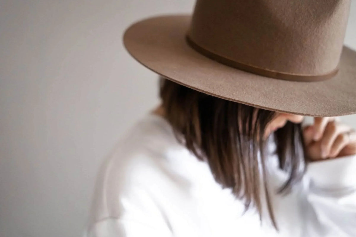 Quel chapeau porter sur cheveux courts ?