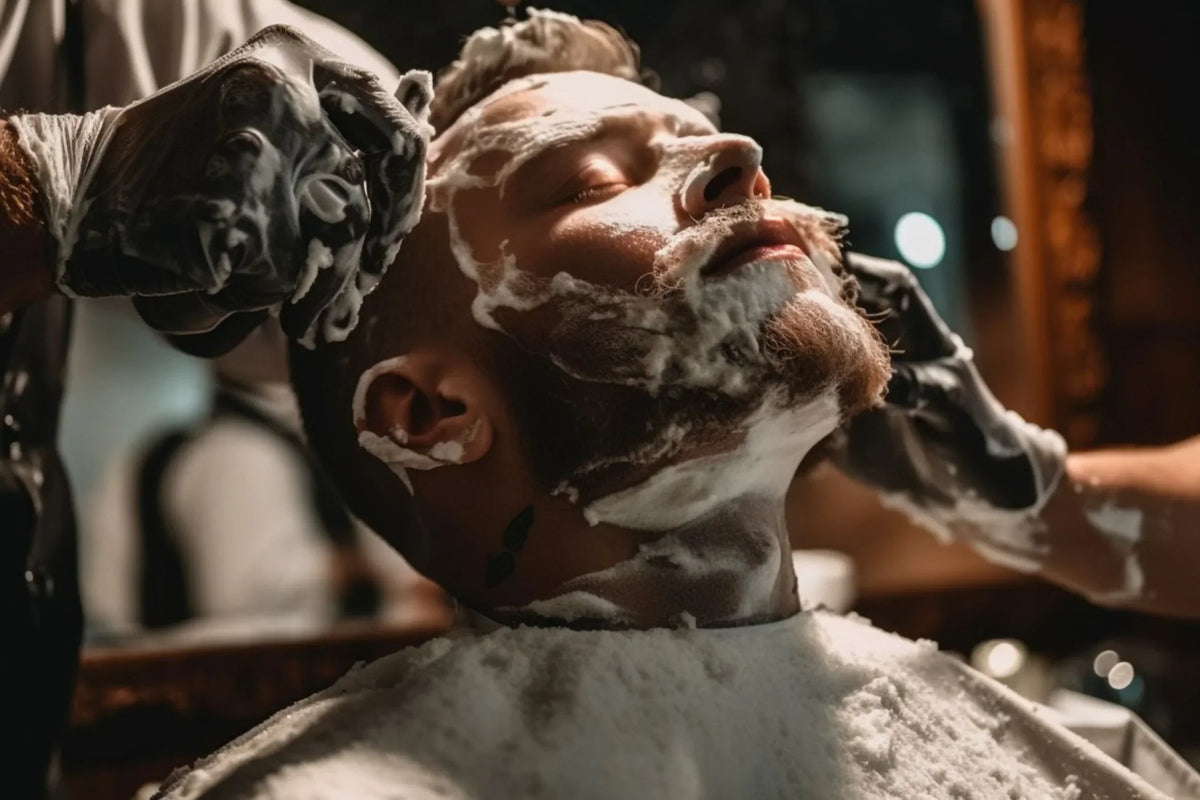 Rasage traditionnel : tout savoir sur le protocole de votre barbier (produits et gestes)
