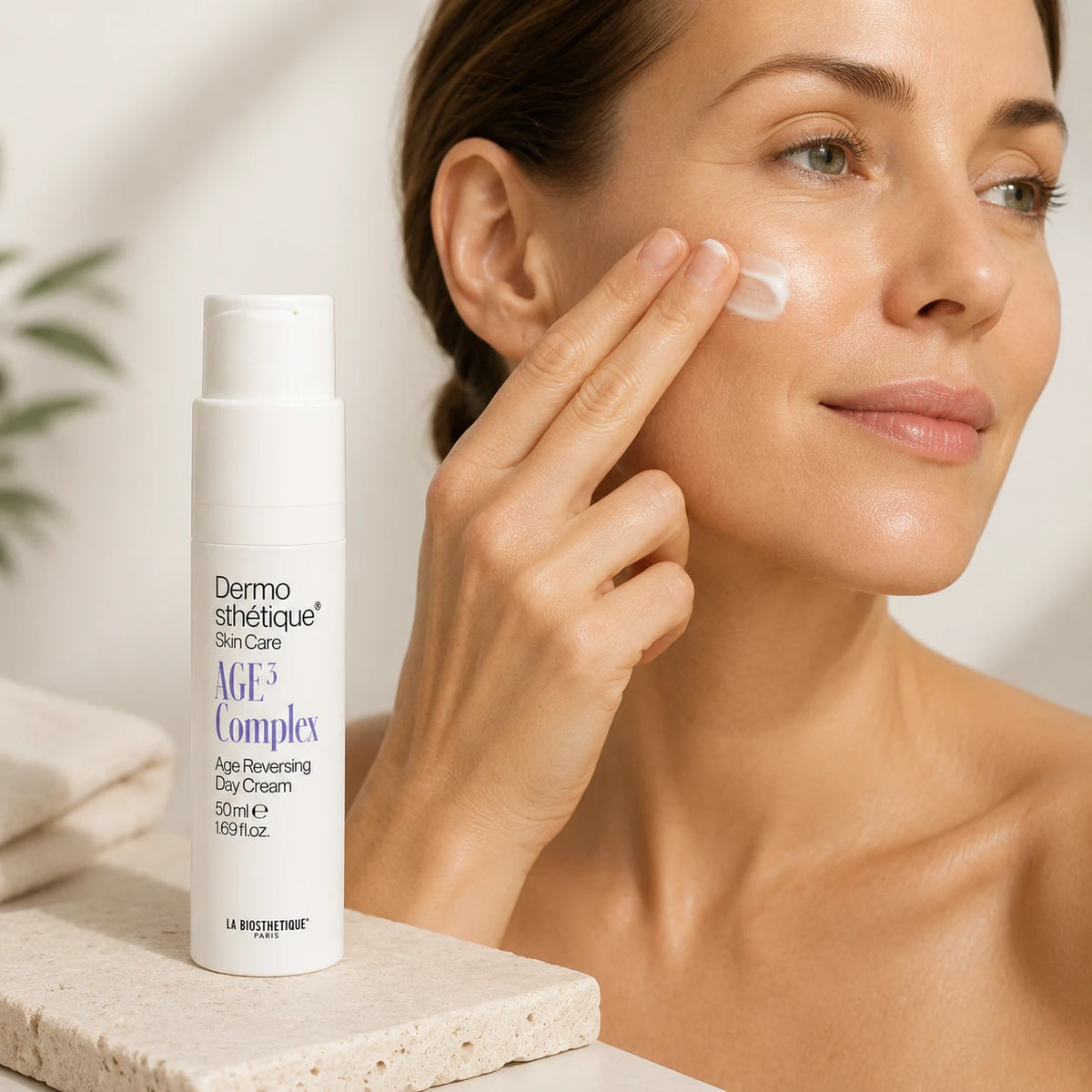 Crème raffermissante anti-âge - Dermosthétique Age Reversing Day Cream