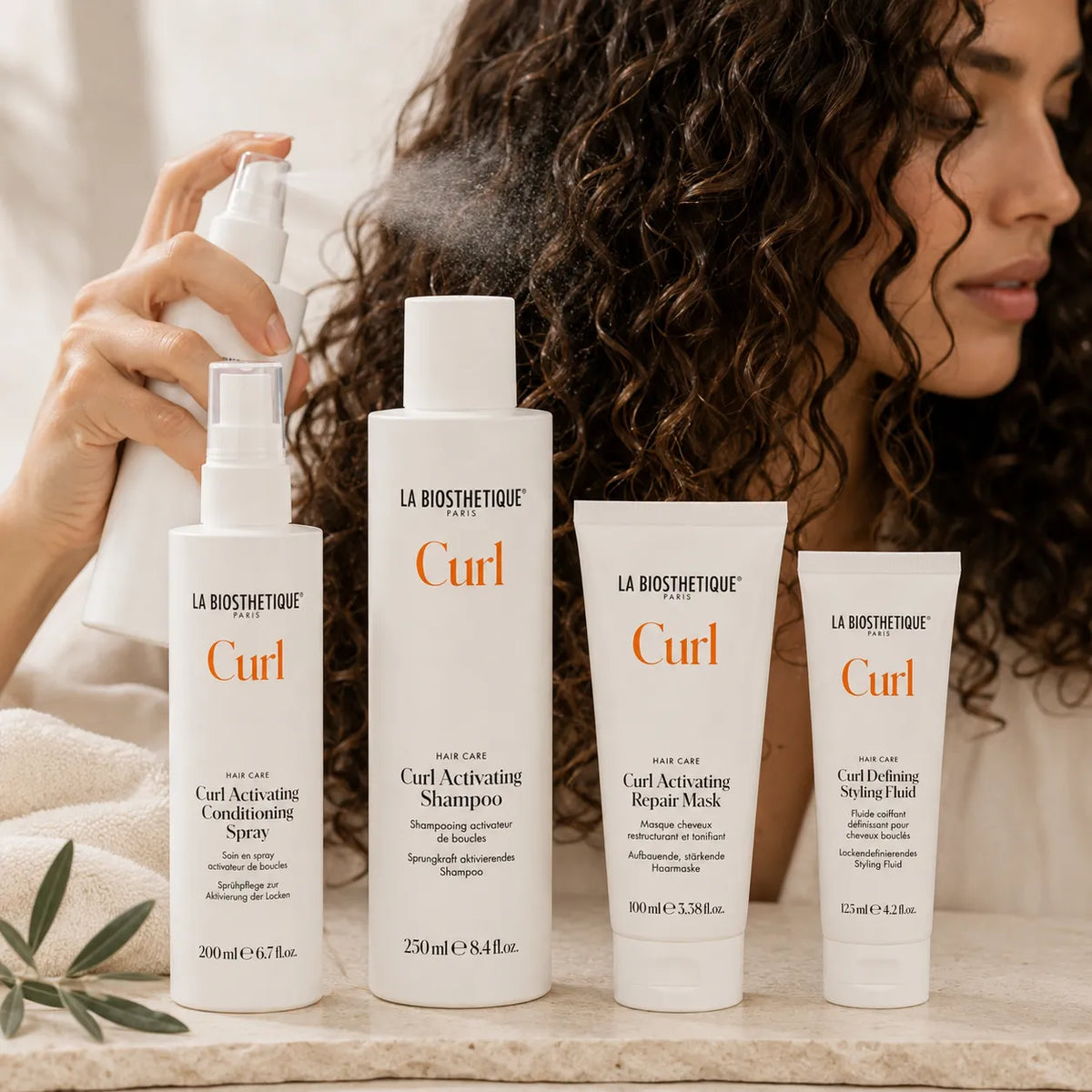 Routine cheveux bouclés : boucles définies, souples et brillantes